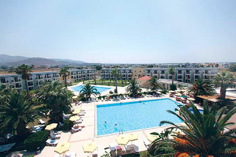 Tigaki Beach Hotel Exterior photo