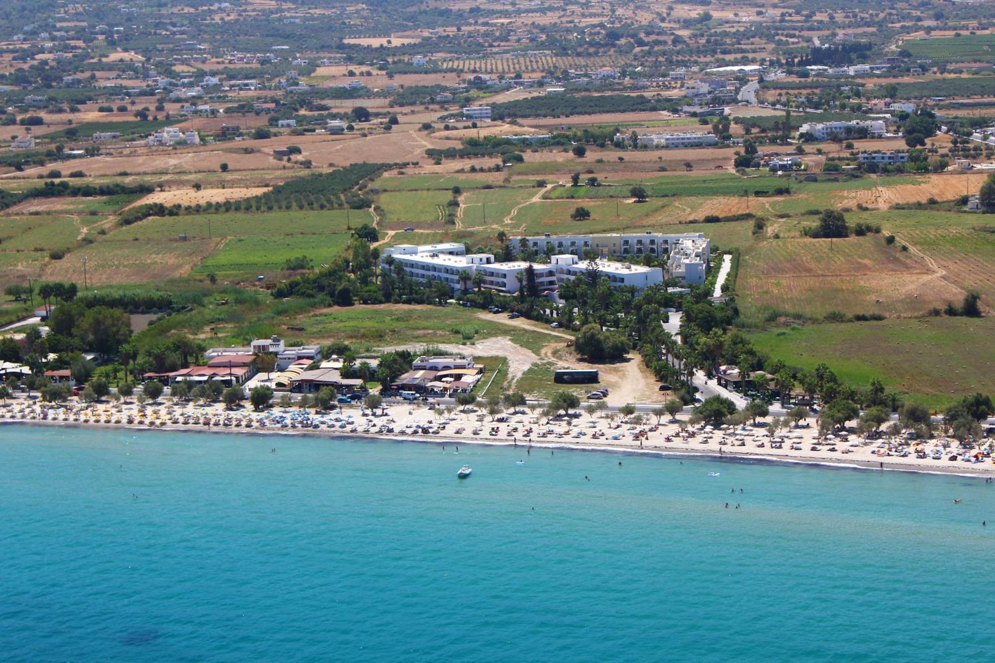 Tigaki Beach Hotel Exterior photo