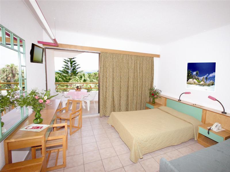 Tigaki Beach Hotel Exterior photo
