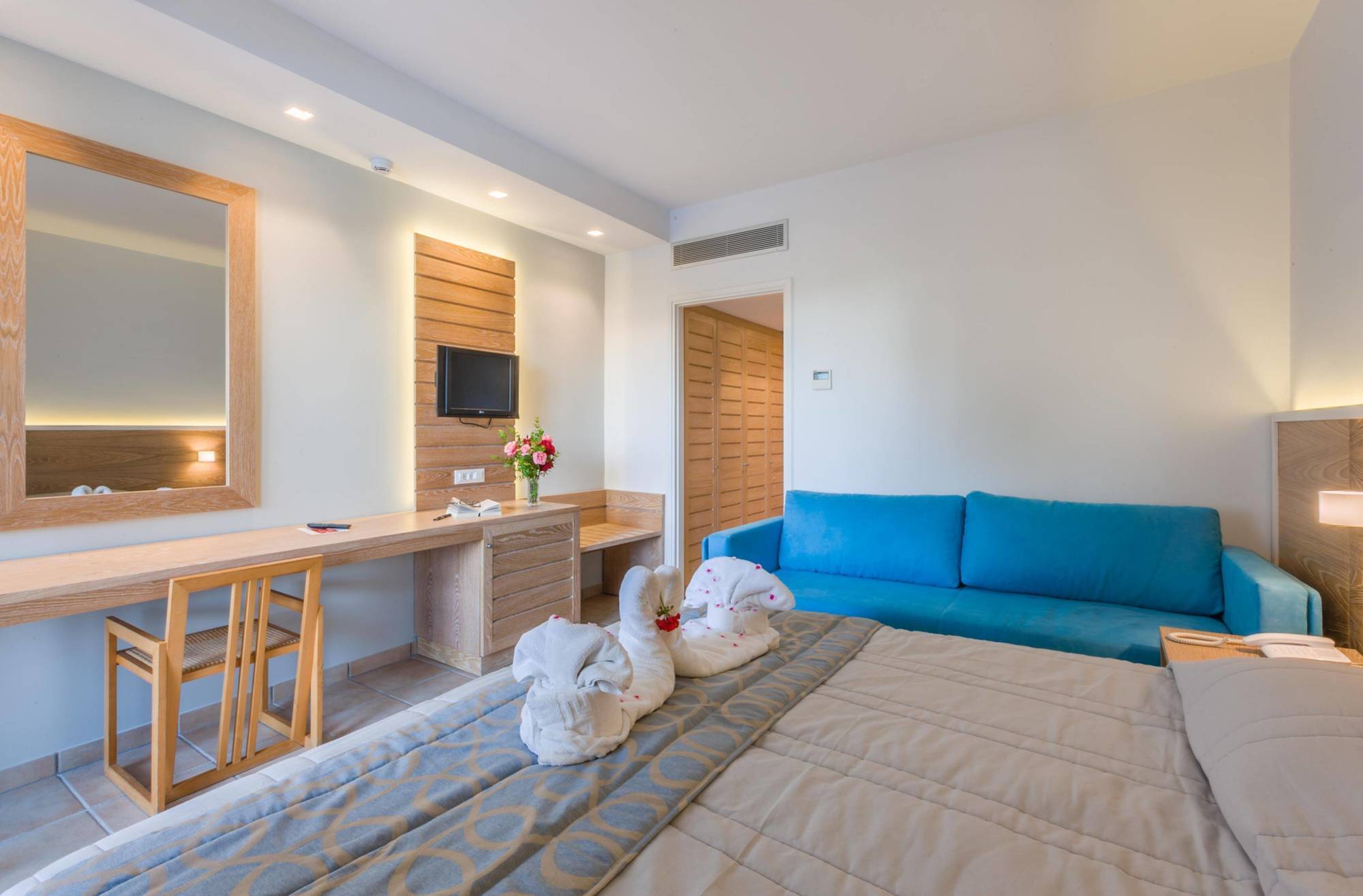Tigaki Beach Hotel Exterior photo