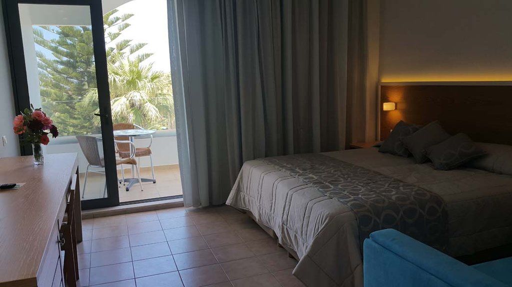 Tigaki Beach Hotel Exterior photo